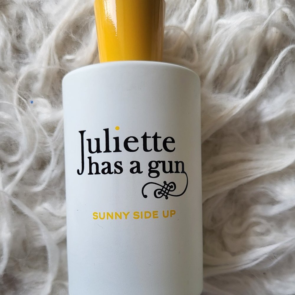Juliet has a gun sunny side up